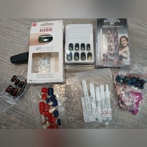 KISS Gel Fantasy Press-On Nails - Black with Gold Accents